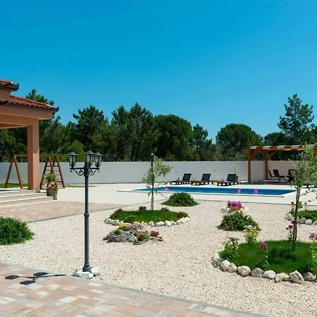 Villa First Hill Comfortable Zadar