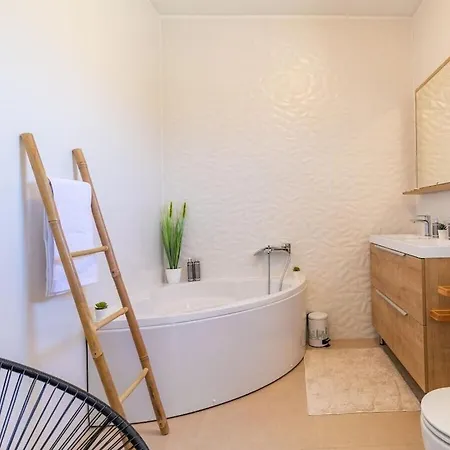 First Hill Comfortable Villa Zara