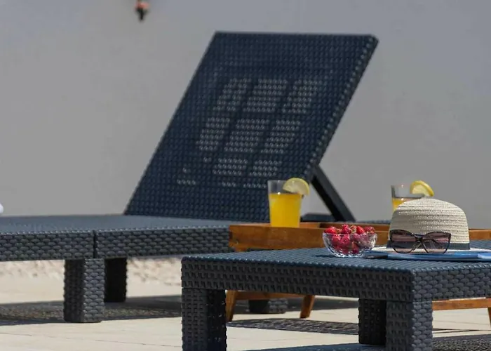 First Hill Comfortable *