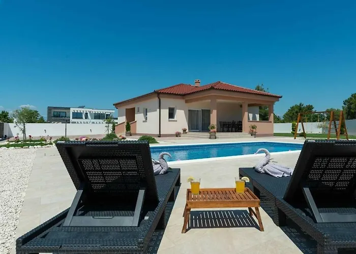 Villa First Hill Comfortable Zadar