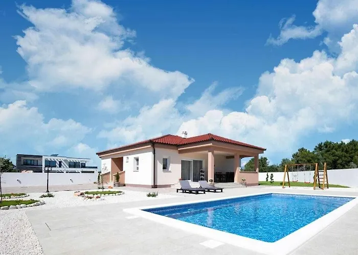 First Hill Comfortable *