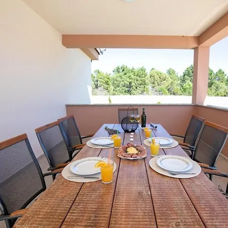 First Hill Comfortable Zara