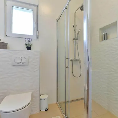 Villa First Hill Comfortable Zara