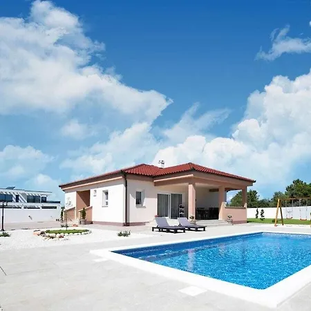 First Hill Comfortable *