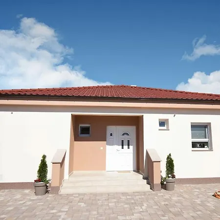 Villa First Hill Comfortable Zara