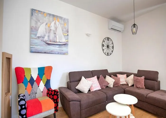 First Hill Comfortable