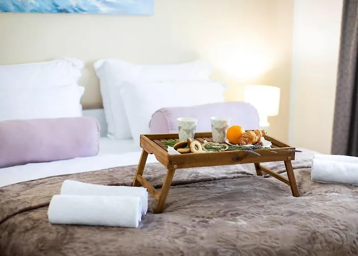 First Hill Comfortable *