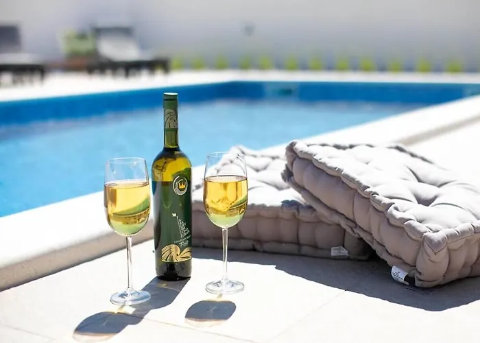 First Hill Comfortable *