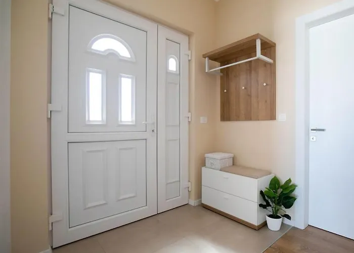 First Hill Comfortable Вилла Задар